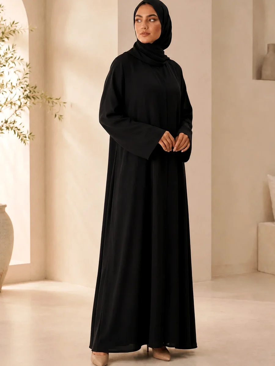 Basic Abaya Sima – Schwarz – Seitenansicht | ZAVRYNE
