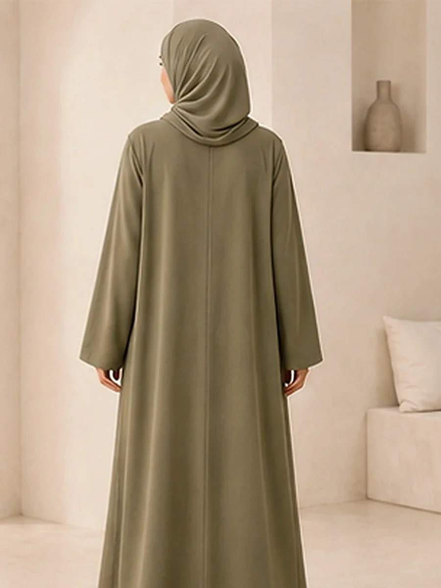 Cotton Abaya Mina – Olive – Rückansicht | ZAVRYNE
