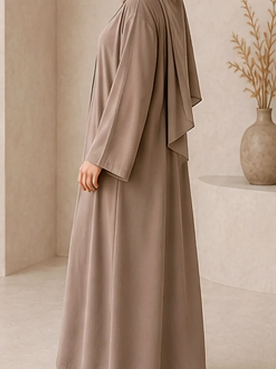 Essential Abaya + Scarf – Pure Taupe – Seitenansicht | ZAVRYNE