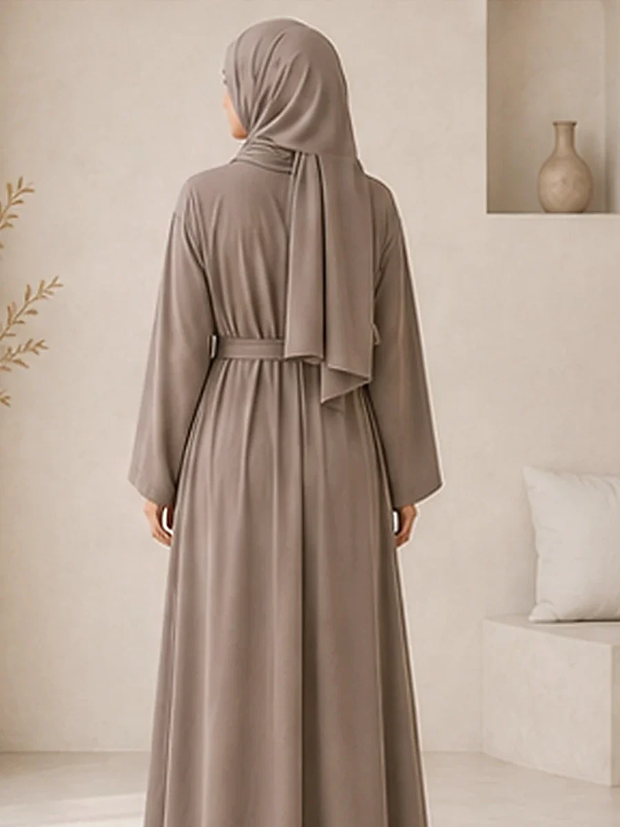 Open Abaya mit Bindegürtel – Taupe – Rückansicht | ZAVRYNE