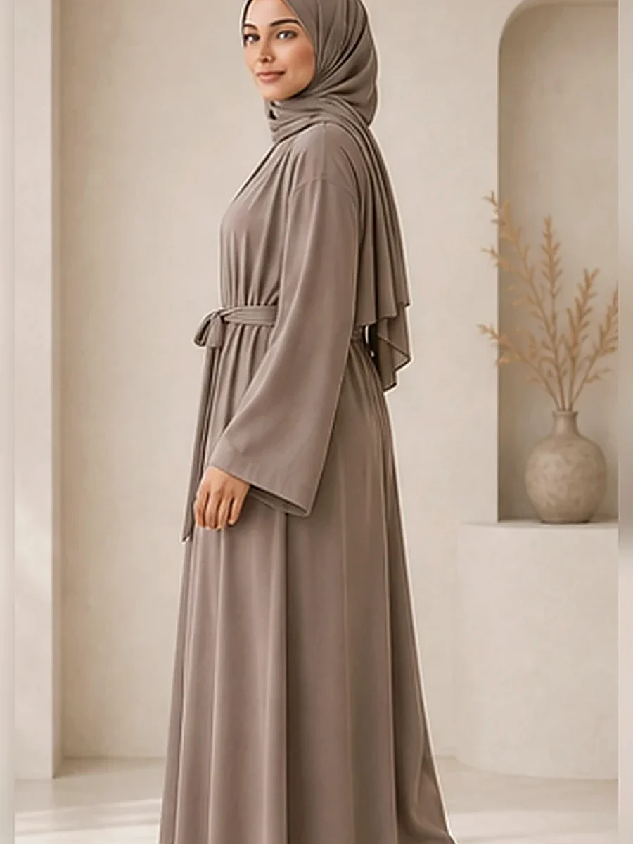 Open Abaya mit Bindegürtel – Taupe – Seitenansicht | ZAVRYNE