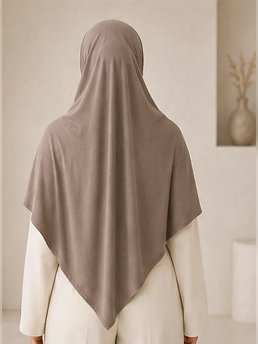 Premium Jersey Hijab – Taupe – Rückansicht | ZAVRYNE