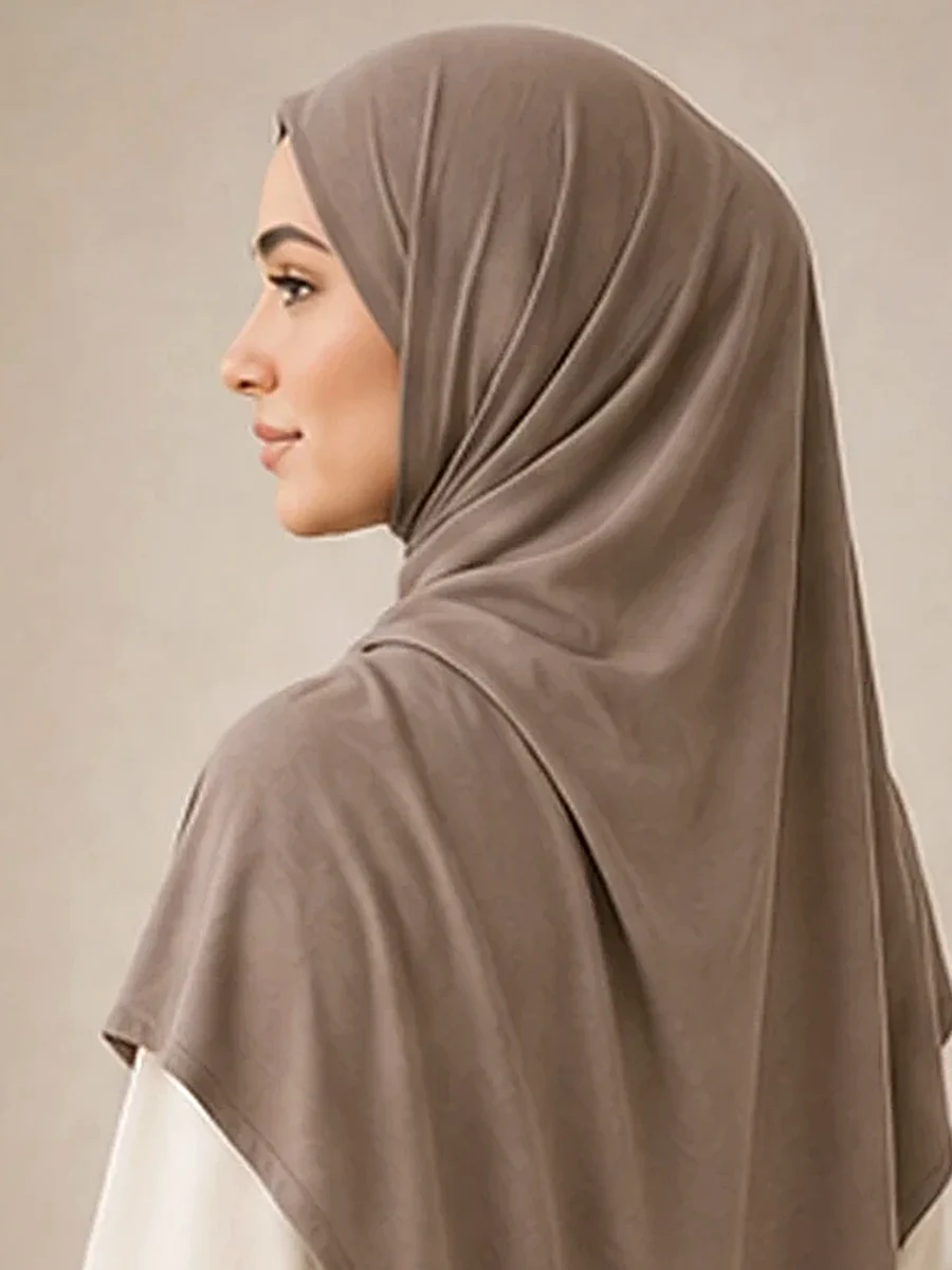 Premium Jersey Hijab – Taupe – Detailansicht | ZAVRYNE