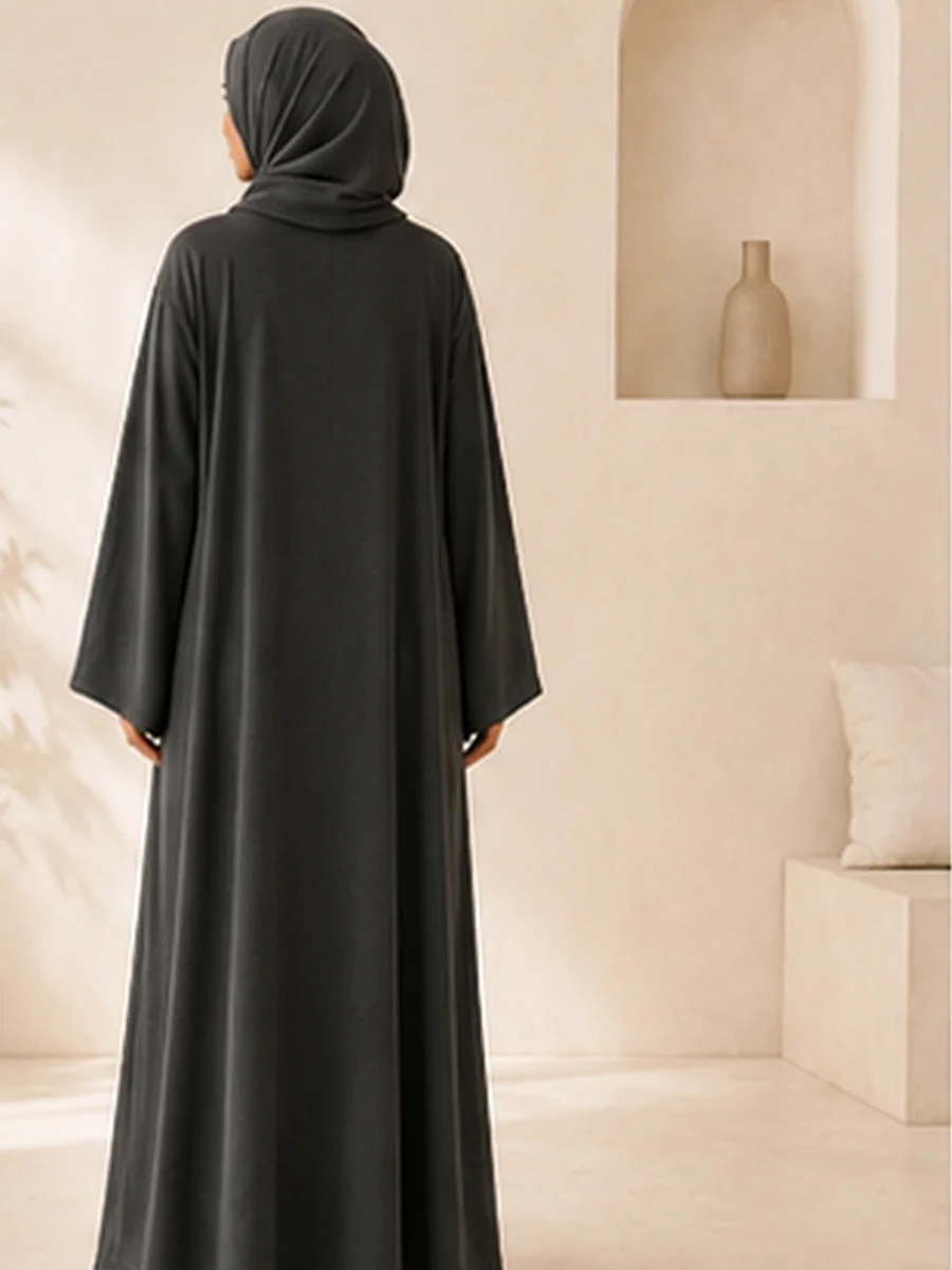High-Neck Abaya Luna – Anthrazit – Rückansicht | ZAVRYNE