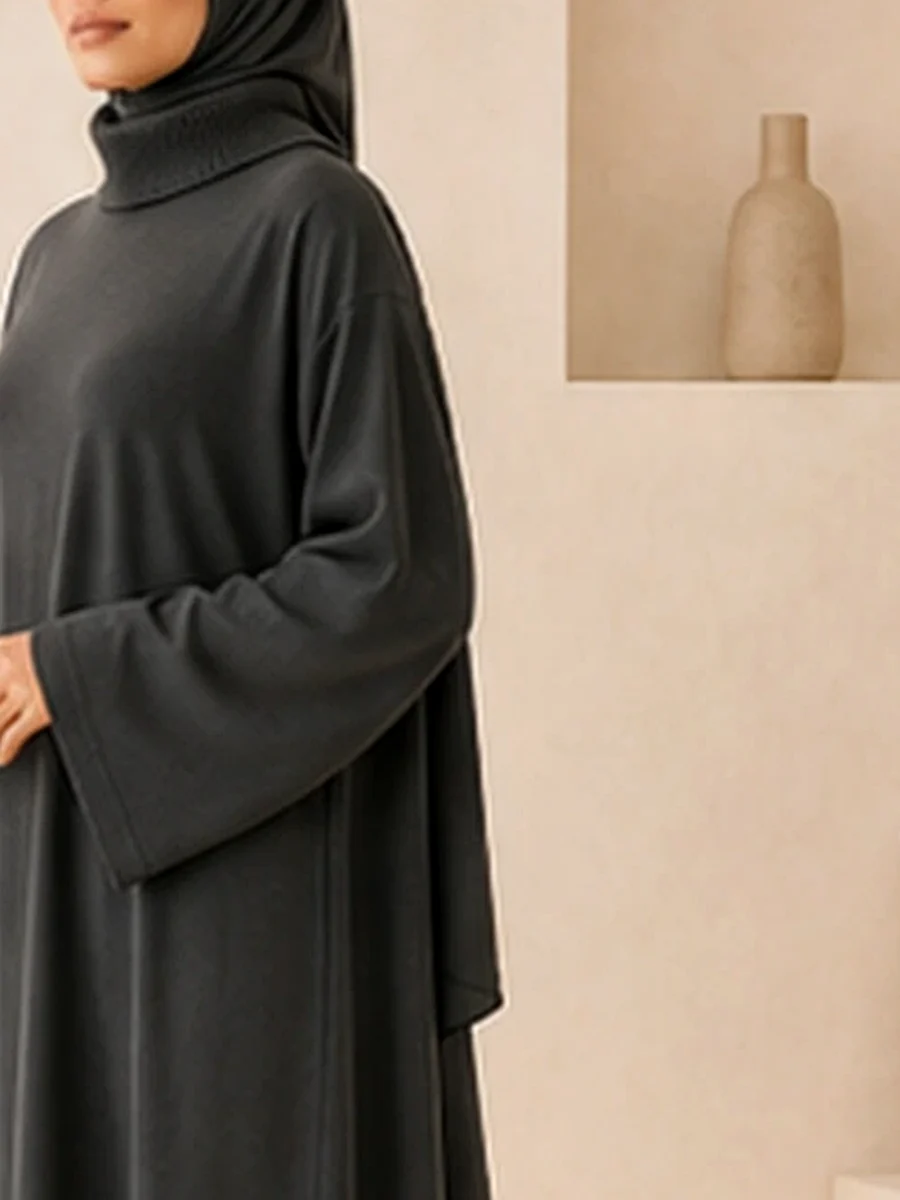 High-Neck Abaya Luna – Anthrazit – Detailansicht | ZAVRYNE