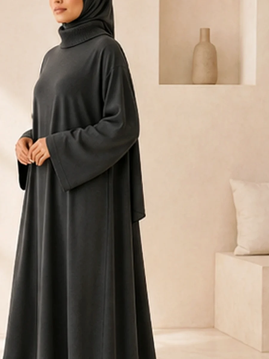 High-Neck Abaya Luna – Anthrazit – Seitenansicht | ZAVRYNE