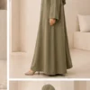 Cotton Abaya Mina – Sommer Olive – zweite Ansicht | ZAVRYNE Deutschland