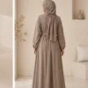 Dalia Dress – Taupe – Detailansicht | ZAVRYNE Deutschland