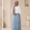 Maxi Denim Skirt – Washed Out Blue – Detailansicht | ZAVRYNE Deutschland