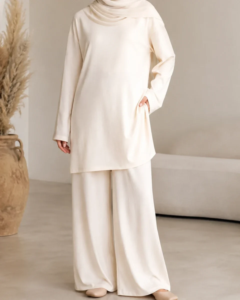 Noor Zweiteiler – Creme – Detailansicht | ZAVRYNE Deutschland