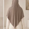 Premium Jersey Hijab – Taupe – Detailansicht | ZAVRYNE Deutschland