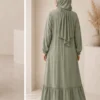 Rüschen Still-Abaya – Sage – Detailansicht | ZAVRYNE Deutschland