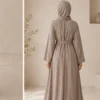 Tie Set mit Slip Dress – Greige – Detailansicht | ZAVRYNE Deutschland